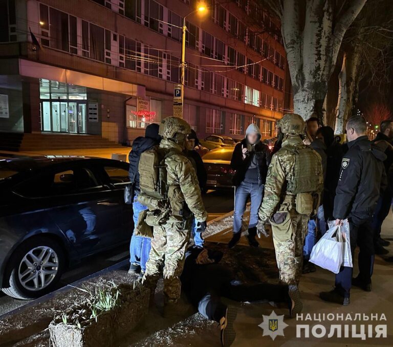 У Дніпрі затримали чоловіка за вимагання грошей