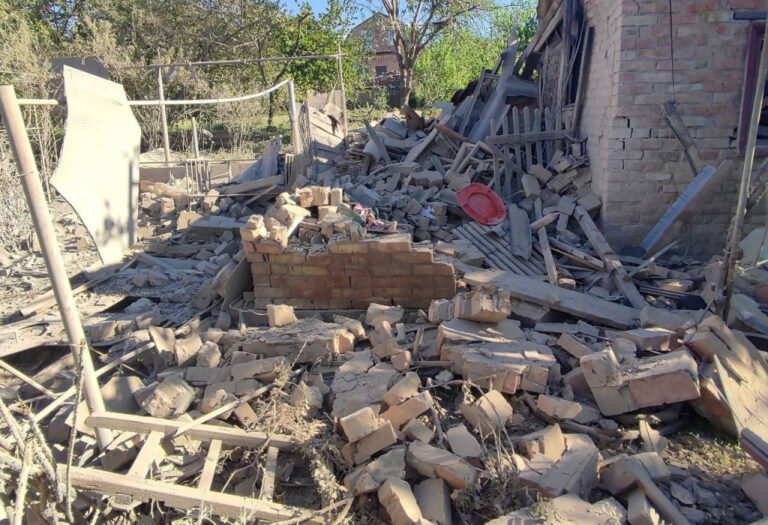 Мешканець Нікополя розповів про життя під щоденними обстрілами