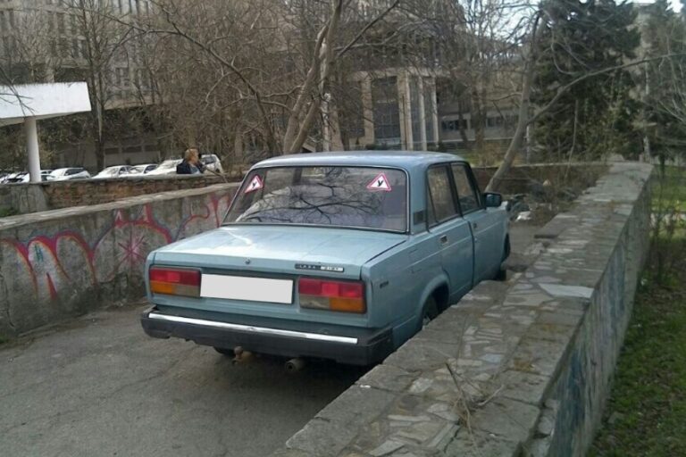 У Дніпрі евакуюють авто з перехресть та переходів