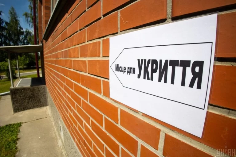 На Дніпропетровщині працюють над облаштуванням укриттів у школах