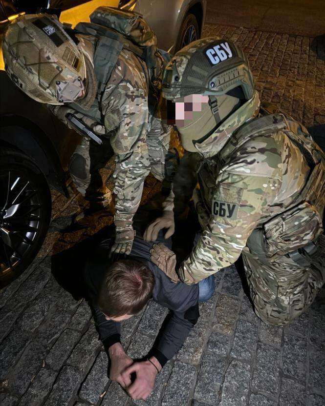 На Дніпропетровщині затримали рекетирів, які тероризували підприємців