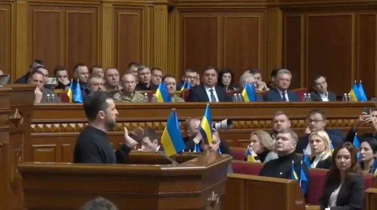 Україна не знижуватиме мобілізаційний вік, але мотивуватиме підписувати контракти, – Зеленський
