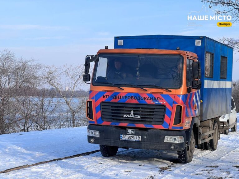 У Дніпрі тривають аварійні роботи на магістральному водоводі