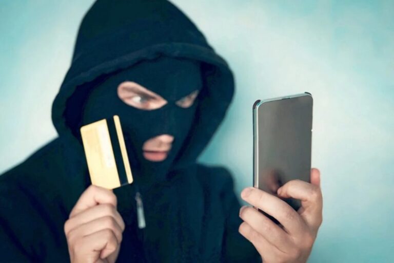 На Дніпропетровщині шахраї надсилали людям БАДи, які ті не замовляли, й вимагали гроші