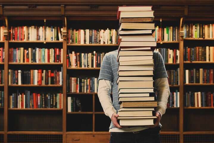 У Дніпрі збирають російські книги на підтримку ЗСУ