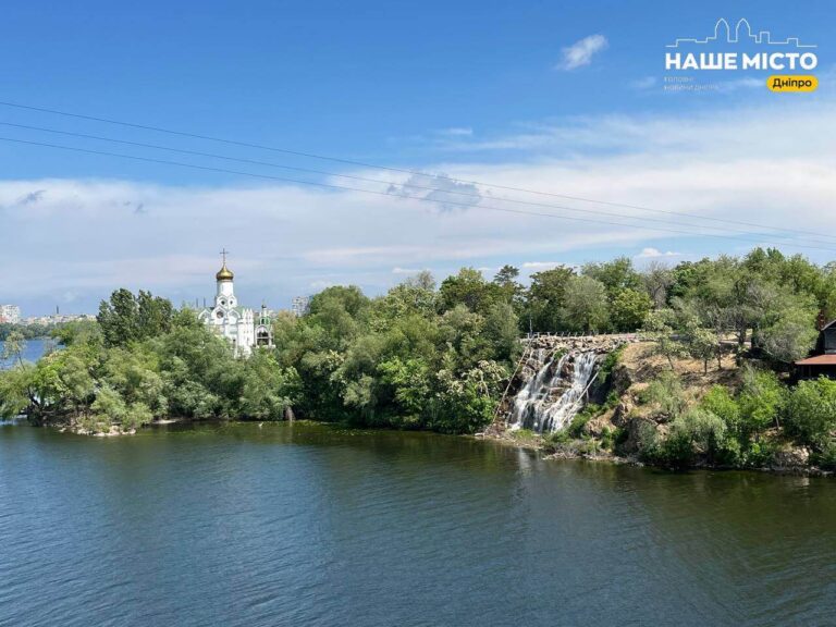 У Дніпрі запрацював водоспад «Поріг Ревучий» на Монастирському острові