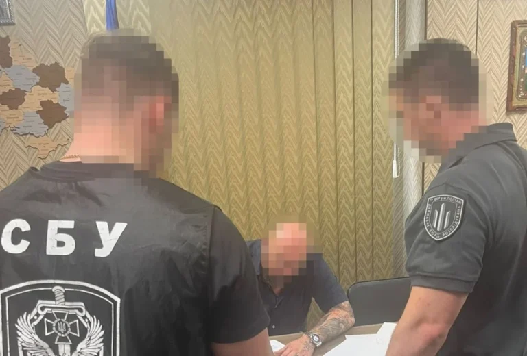На Дніпропетровщині посадовці переплатили майже 10 млн грн на закупівлі ліжок для військових