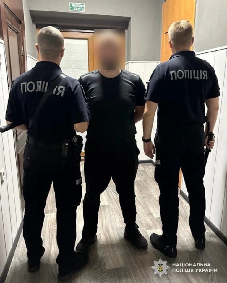Затримали дніпрян, які продавали зброю і обкрадали машини