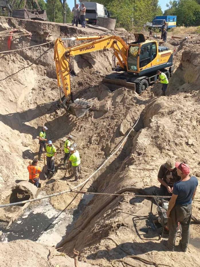 Масштабна аварія на магістральному колекторі Кам’янського: без води половина міста