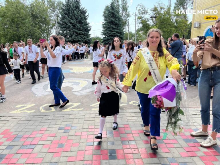 У 154 школах Дніпра пролунав Перший дзвоник
