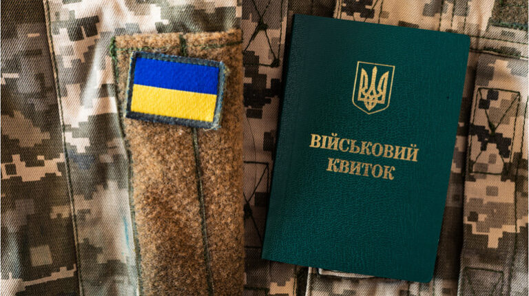 ВРУ дозволила бронювання чоловіків у розшуку та без військового квитка