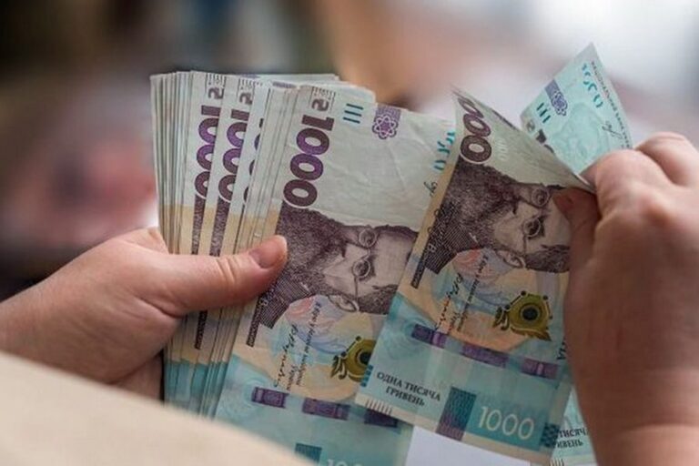 Хто отримає виплату в 1500 грн у квітні