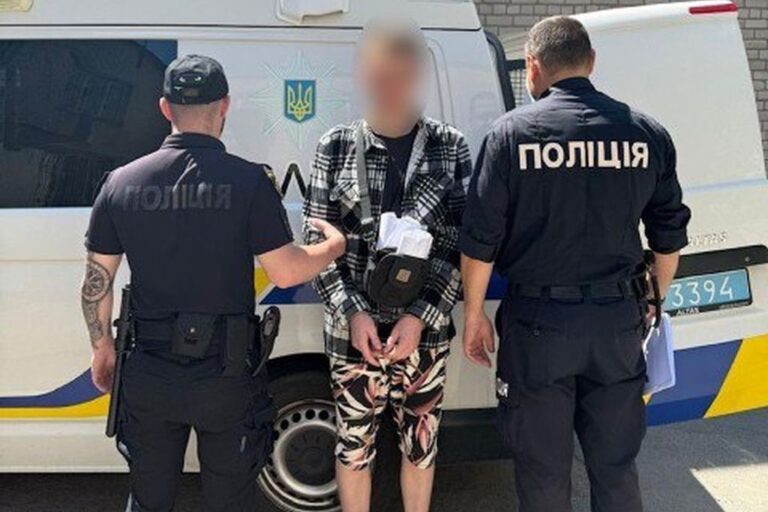 У Дніпрі чоловік підпалив автомобіль поліцейського