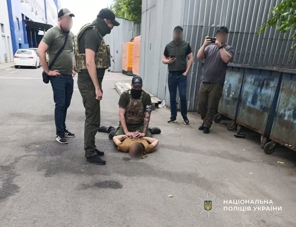 На Дніпропетровщині військовослужбовець торгував гранатометами та боєприпасами