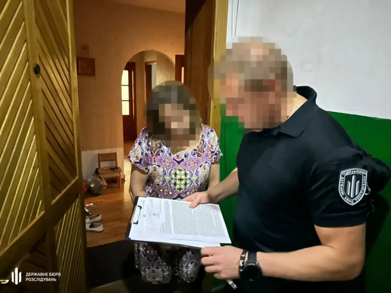 На Дніпропетровщині колишню посадовицю податкової служби підозрюють у незаконному заволодінні службовою квартирою