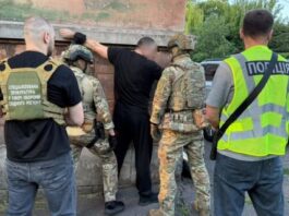 У Дніпрі військові ТЦК вимагали гроші з чоловіків