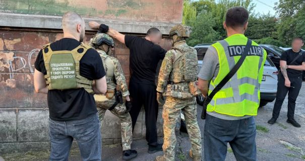 У Дніпрі військові ТЦК вимагали гроші з чоловіків