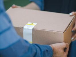 У Дніпрі жінка отримувала наркотики через поштомат
