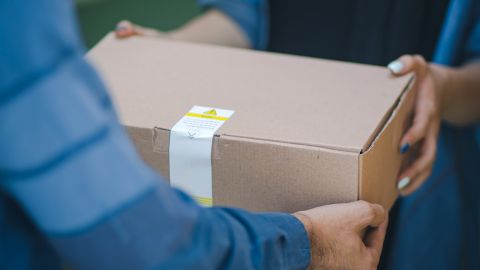 У Дніпрі жінка отримувала наркотики через поштомат