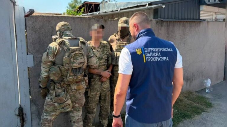 У Дніпрі псевдоправоохоронець обіцяв організувати військовозобов’язаним “фіктивну службу”