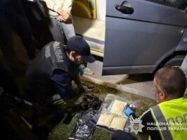 У Дніпрі затримали керівника групи, яка виготовляла та торгувала наркотиками