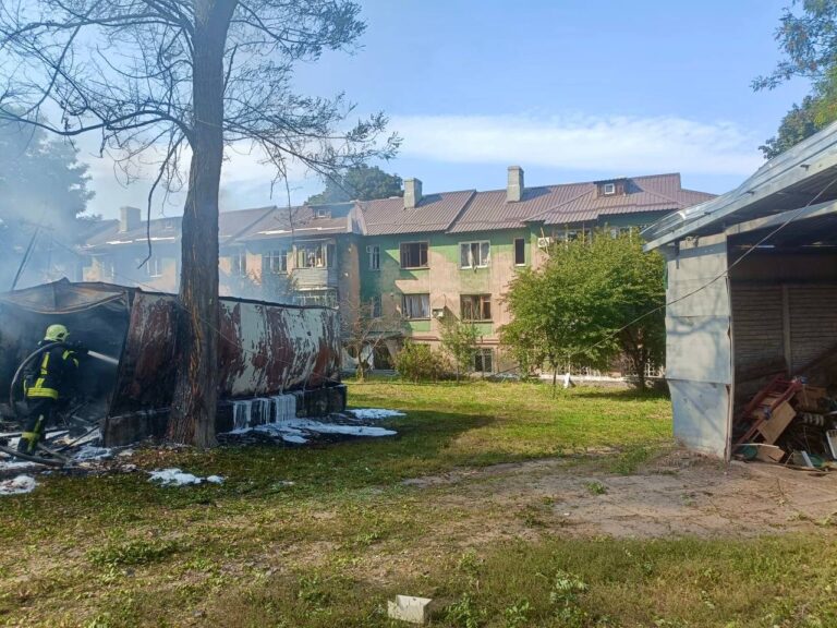 У Дніпрі внаслідок ракетної атаки пошкоджено щонайменше 9 житлових будинків