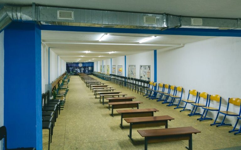 В Україні лише 42% шкіл можуть продовжувати навчання під час повітряної тривоги