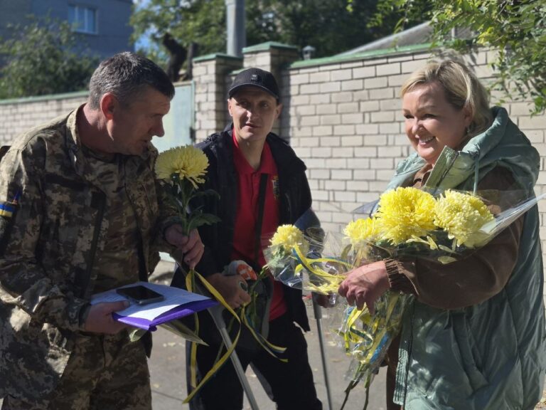 “Дякую за захист”: у Дніпрі військовим і ветеранам говорили слова вдячності