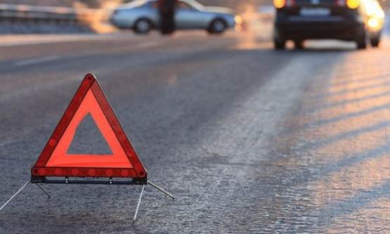 ДТП на Дніпропетровщині: загинув чоловік, підлітки отримали травми