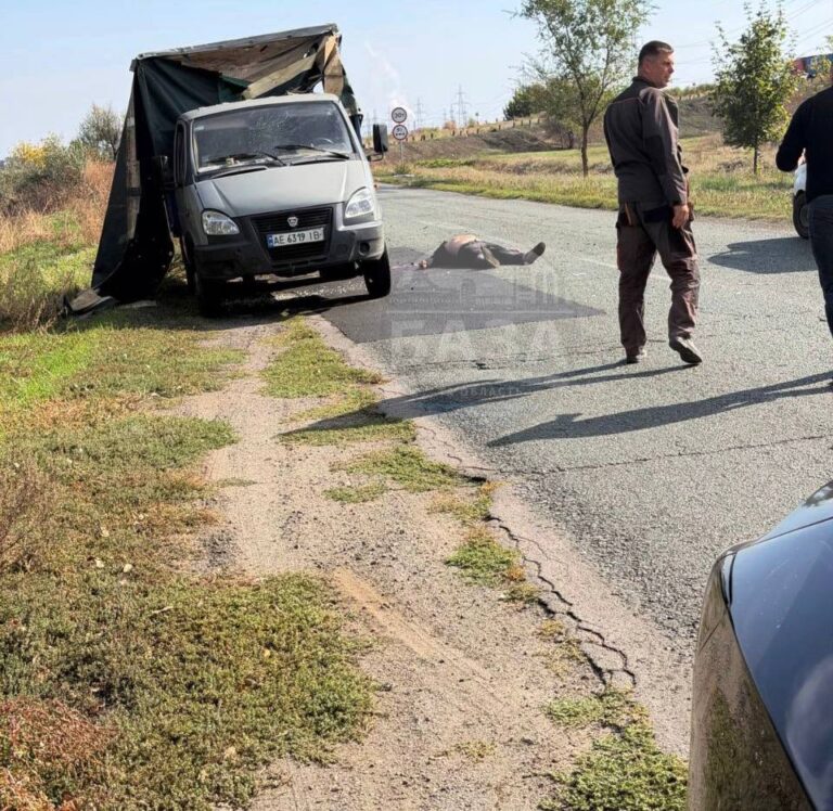 Під Нікополем ворожий FPV-дрон атакував авто: водій загинув