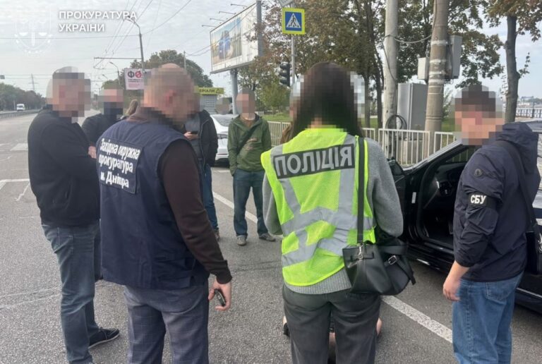 У Дніпрі викрили службовця комунального підприємства, який організував корупційну схему